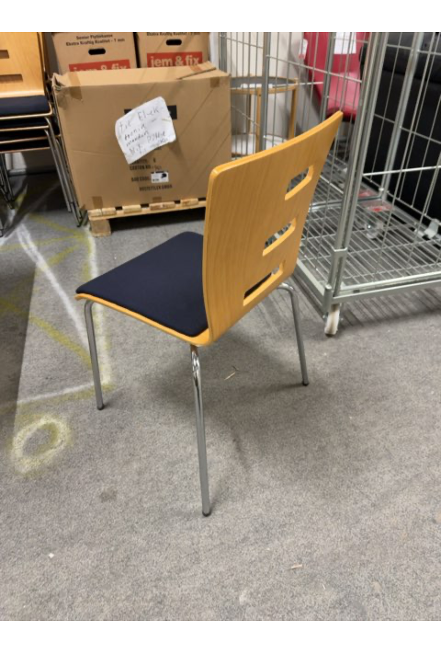 Spisestol med blå sæde